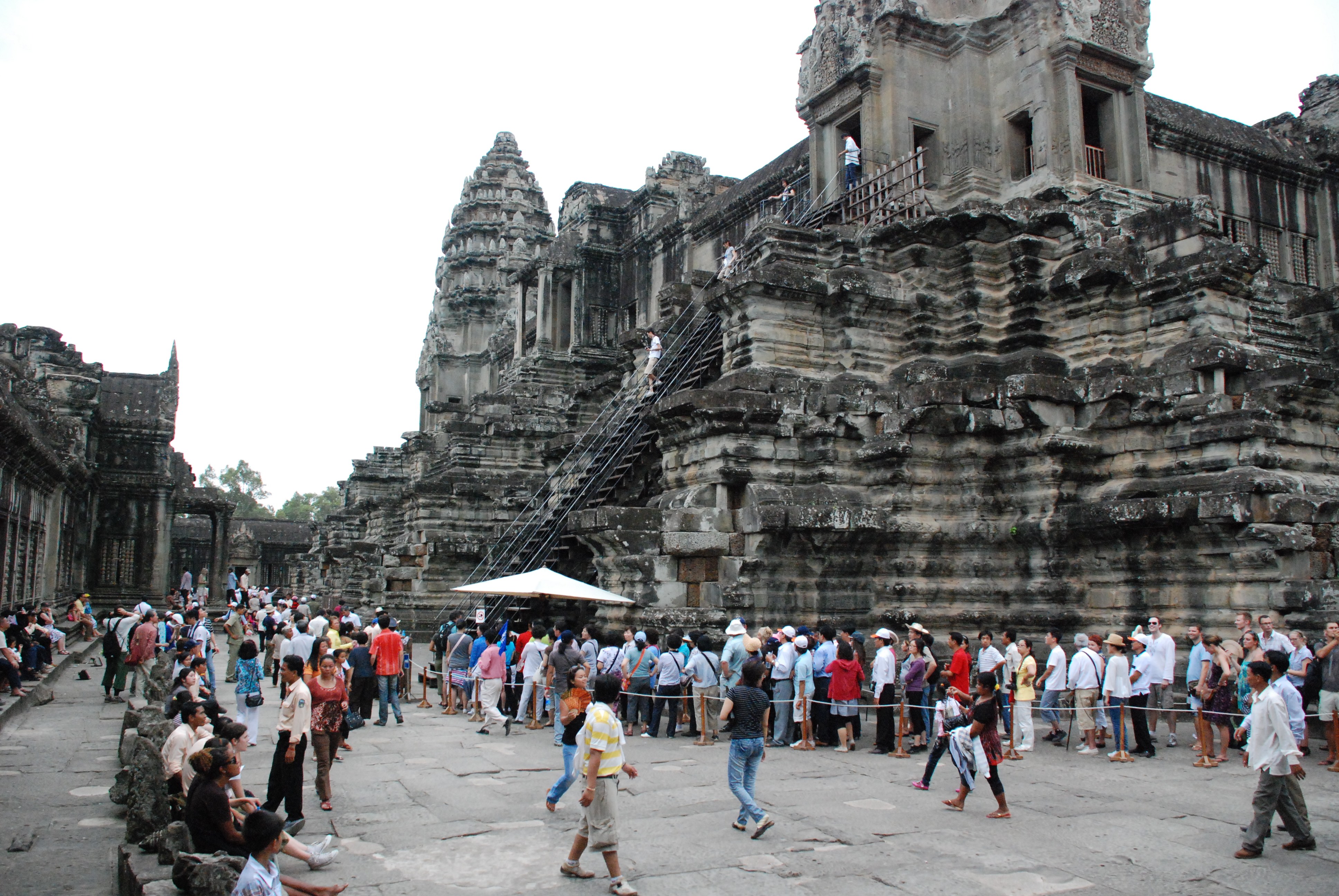 2010.4.19 - Angkor Temple 2 by Chanthul Suos2