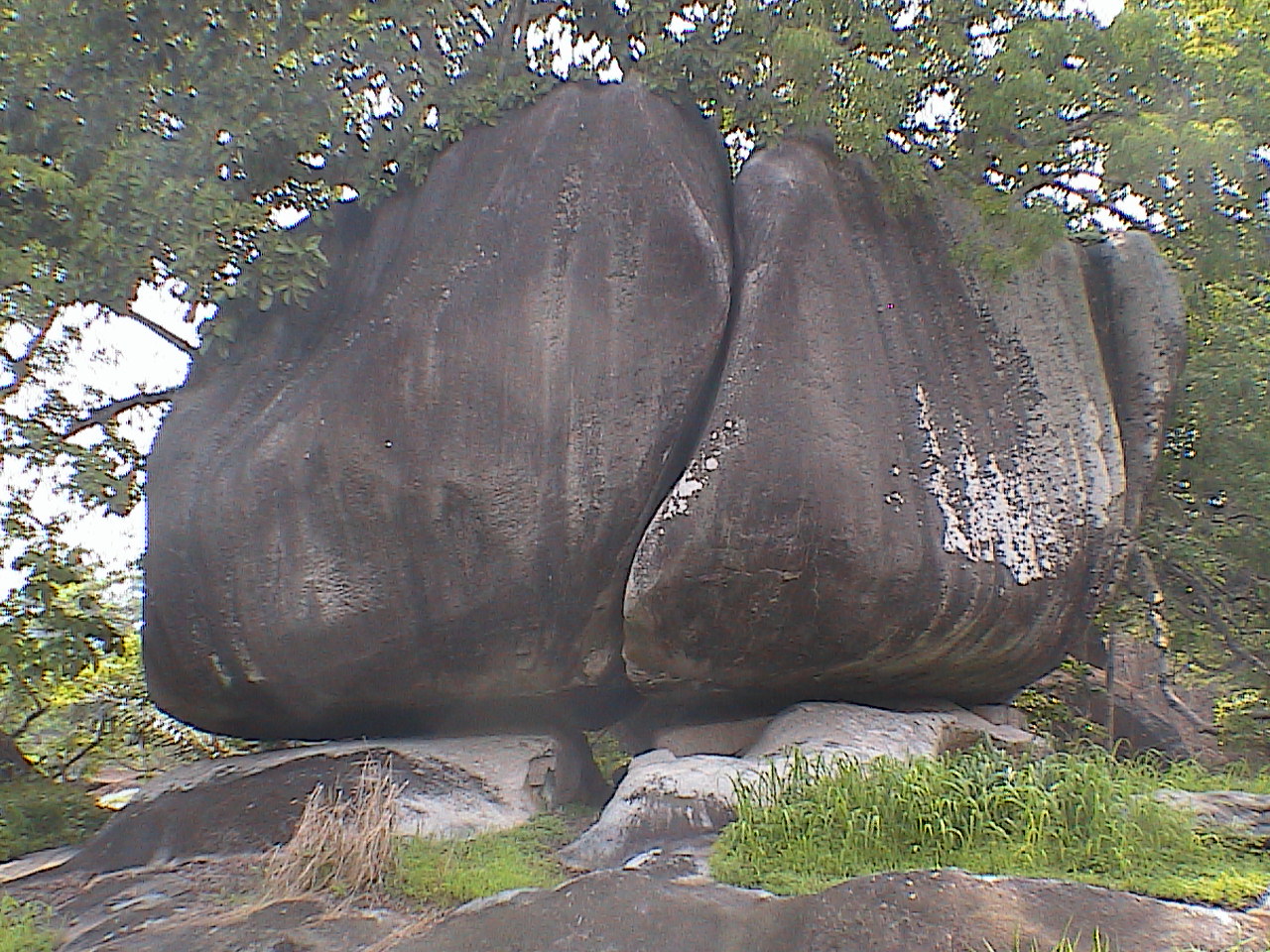 monument strié